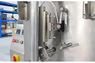Detalj stroja za pakiranje stražnje brtve - PLD kontrola temperature